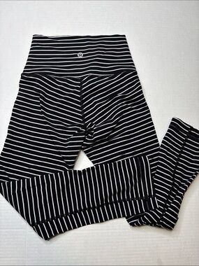 Lululemon Wunder under high rise cropped leggings, size 2